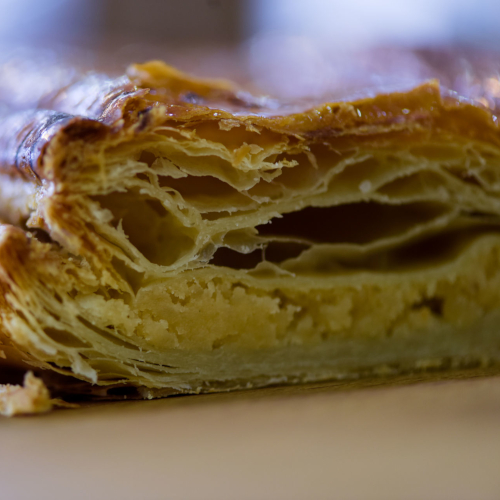 Goûtez la seconde meilleure galette aux amandes du Loiret à la Renommée